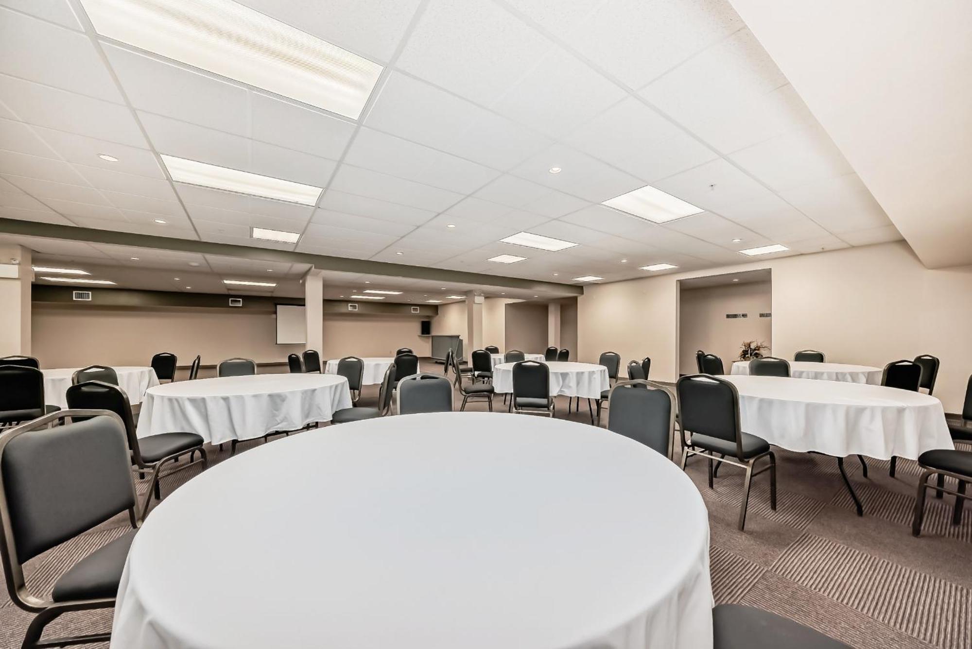 Grande Cache Inn & Suites Экстерьер фото