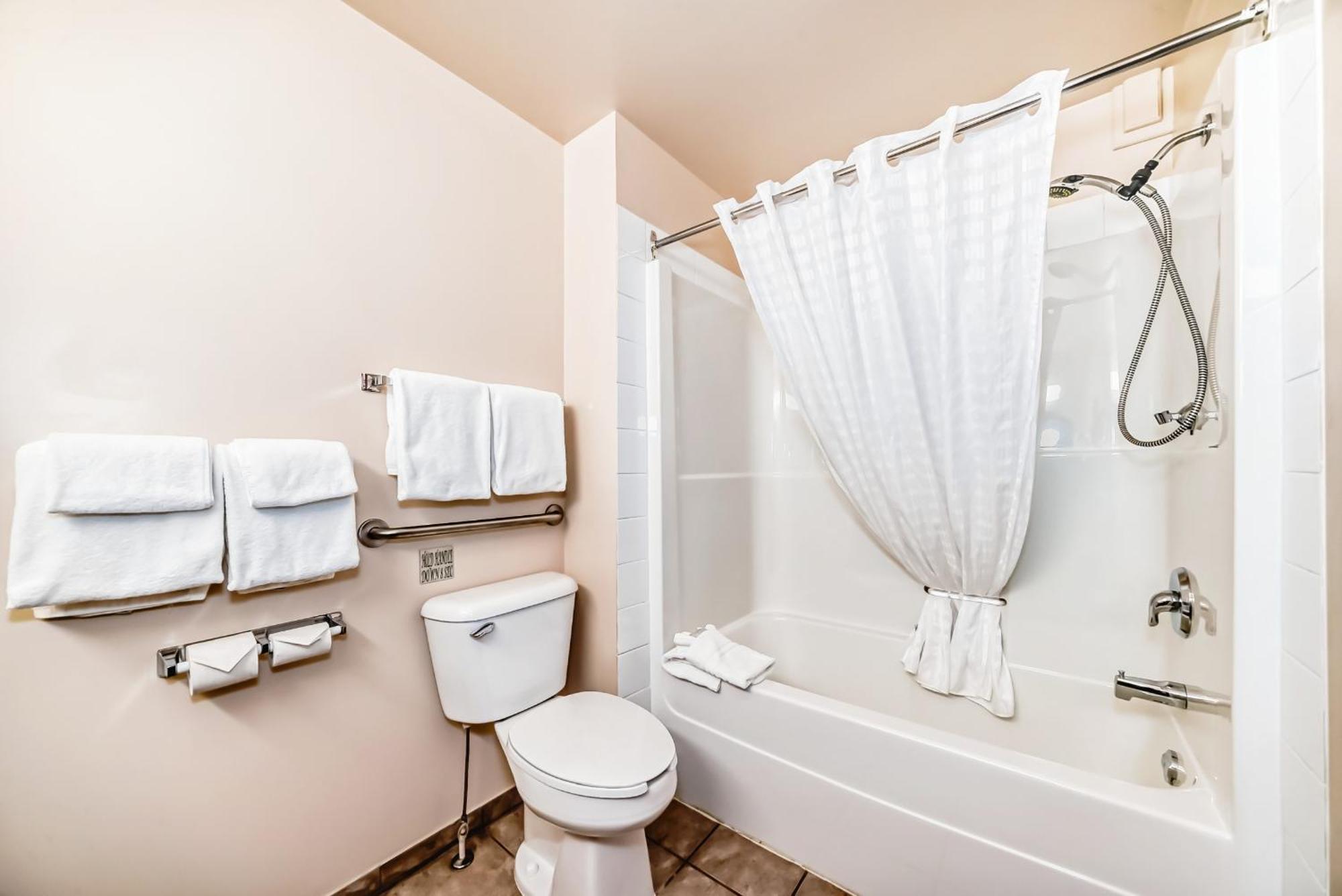Grande Cache Inn & Suites Экстерьер фото