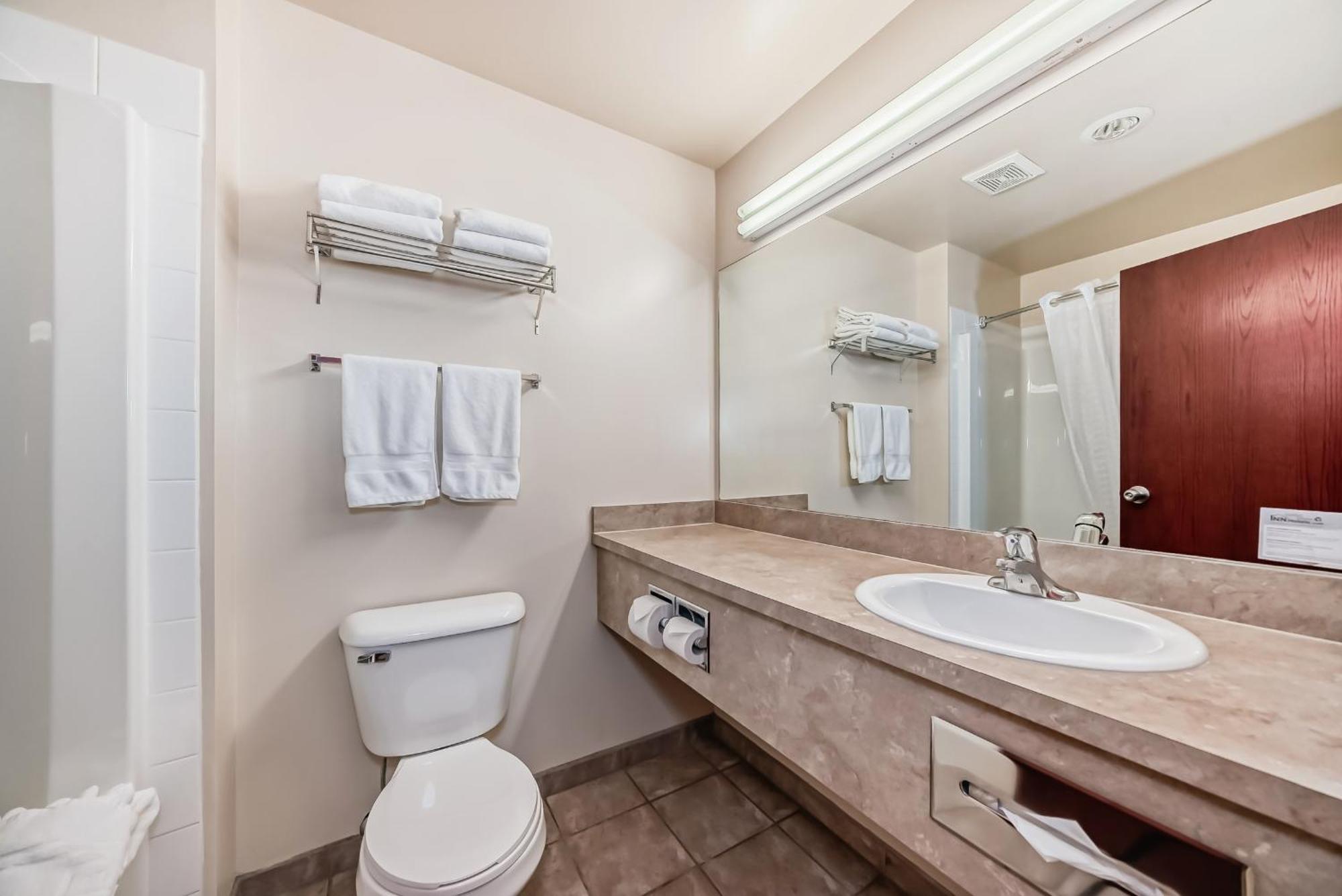 Grande Cache Inn & Suites Экстерьер фото