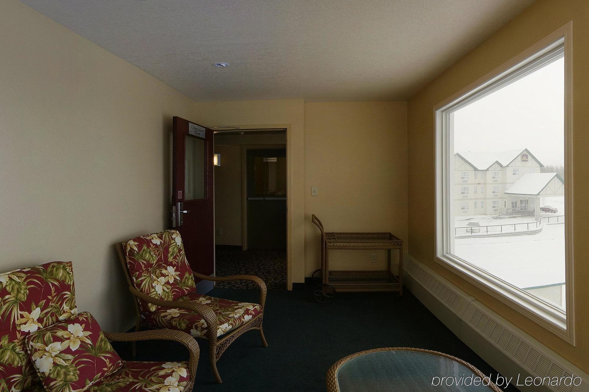Grande Cache Inn & Suites Интерьер фото