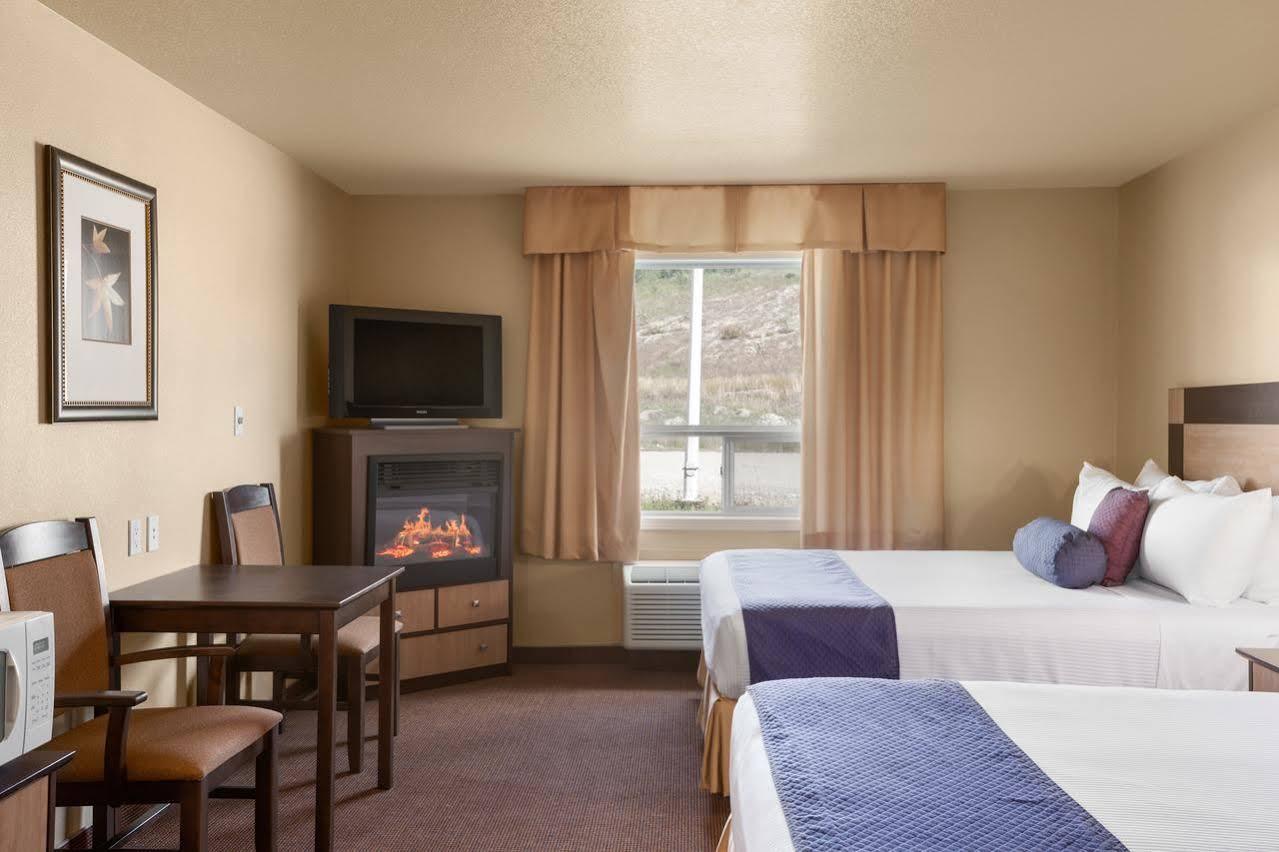 Grande Cache Inn & Suites Экстерьер фото